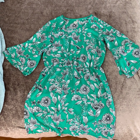 a new day | Dresses | Bell Sleeve Floral Dress | Poshmark